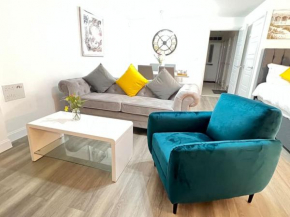 Greenfield's Marlborough Grove Modern 3 - Bedroom Home, Langley